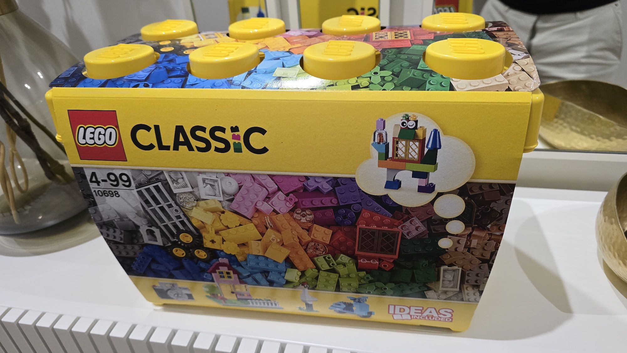 Caixa com legos classic grande nova nunca utilizada!!!
