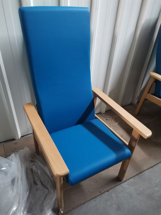 Cadeira braços em madeira