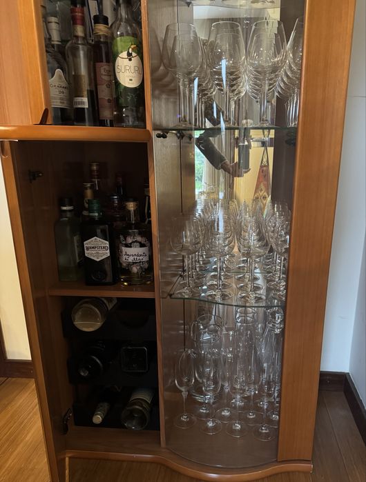 Movel Cristaleira com bar