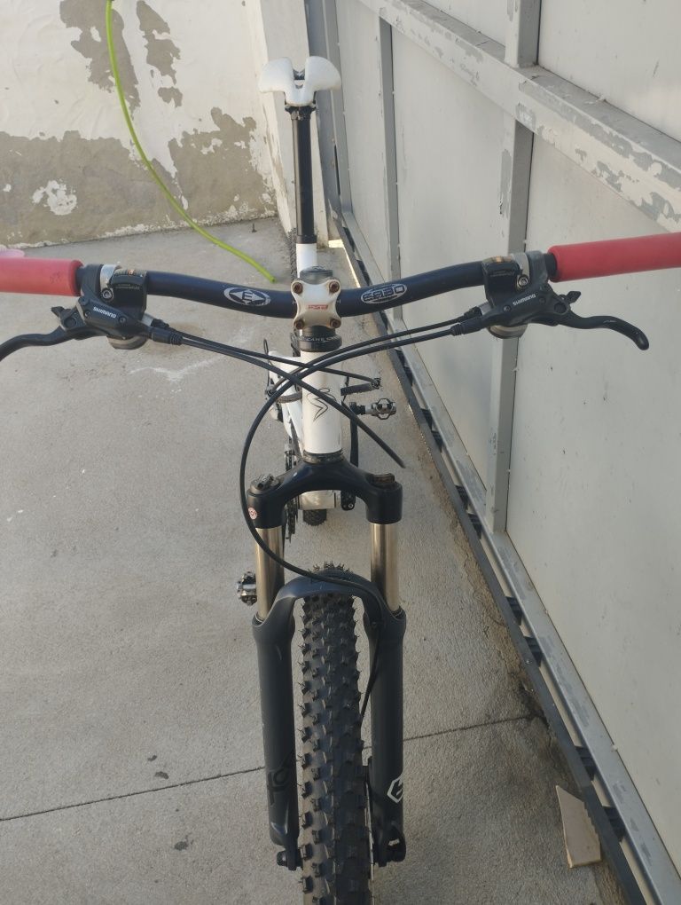 Bicicleta BTT Santa Cruz Superlight c/ rodas 27,5