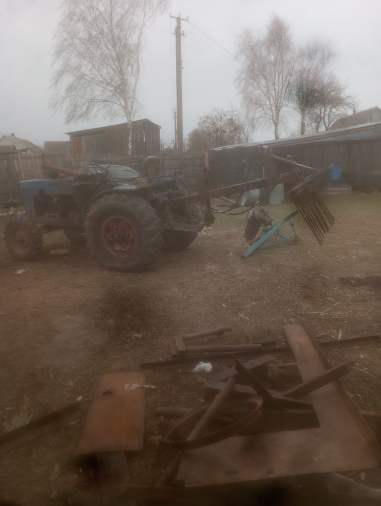 Продам Трактор .