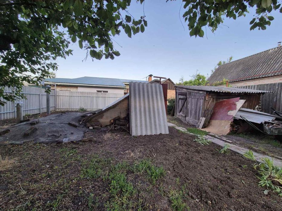 Продам пів Будинку.Школьний 52 кв.м окреме подвірʼя