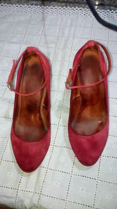 Sapatos vermelhos em pele camurça nº 36