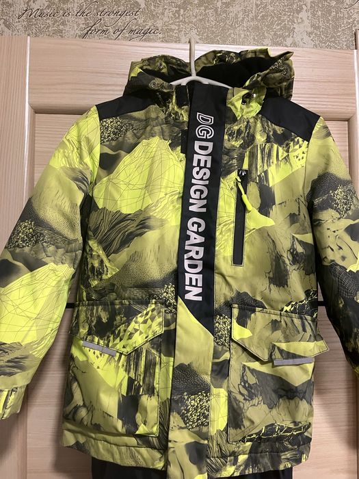 Продам дитячий горнолижний теплий костюм.