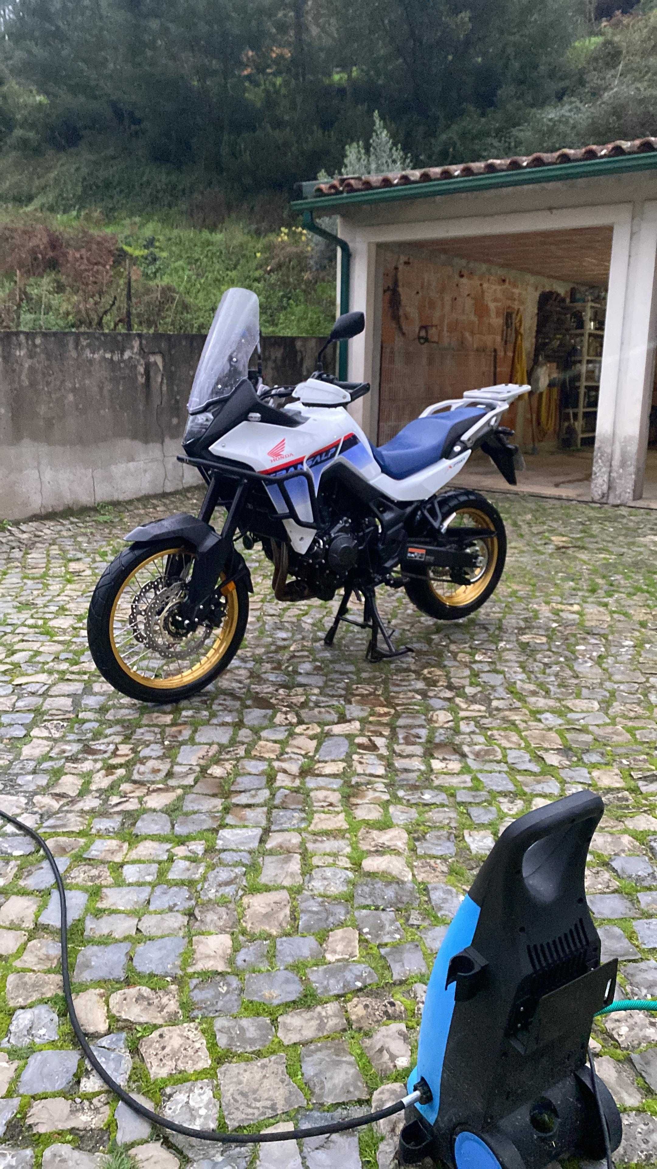 Honda Transalp 2023 (35kw livrete)