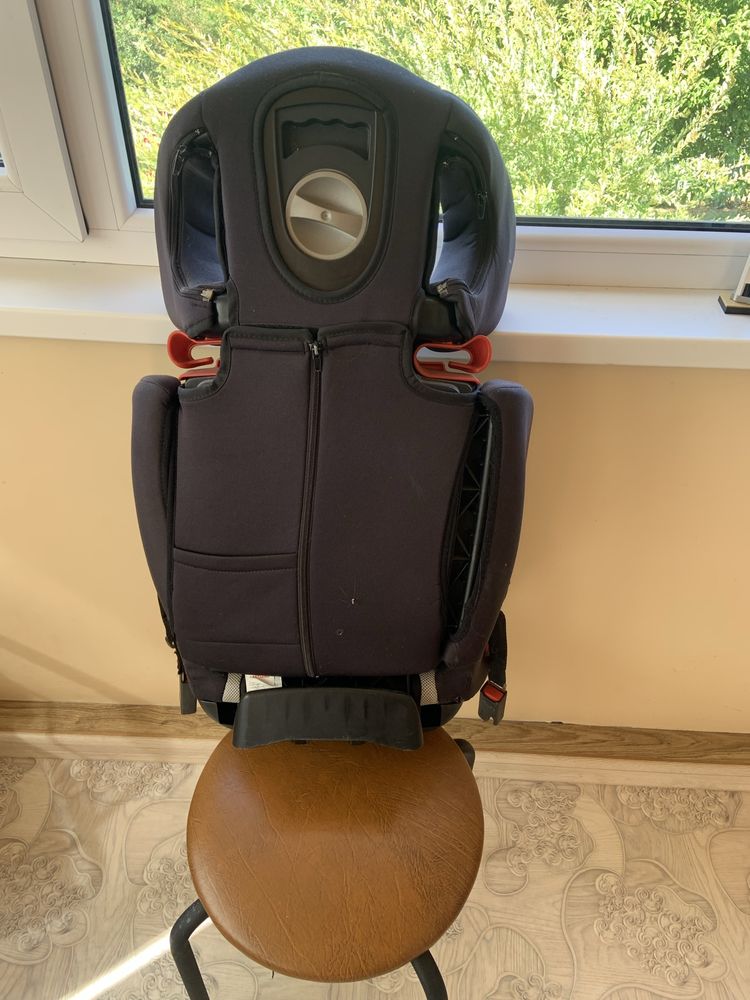 Автокрісло дитяче 15-36 кг 550грн..