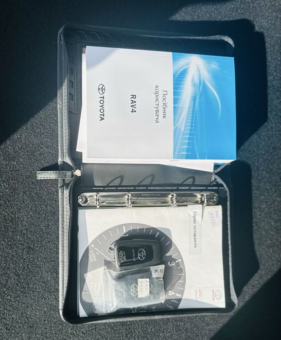 Офіційний ціленький Toyota Rav 4