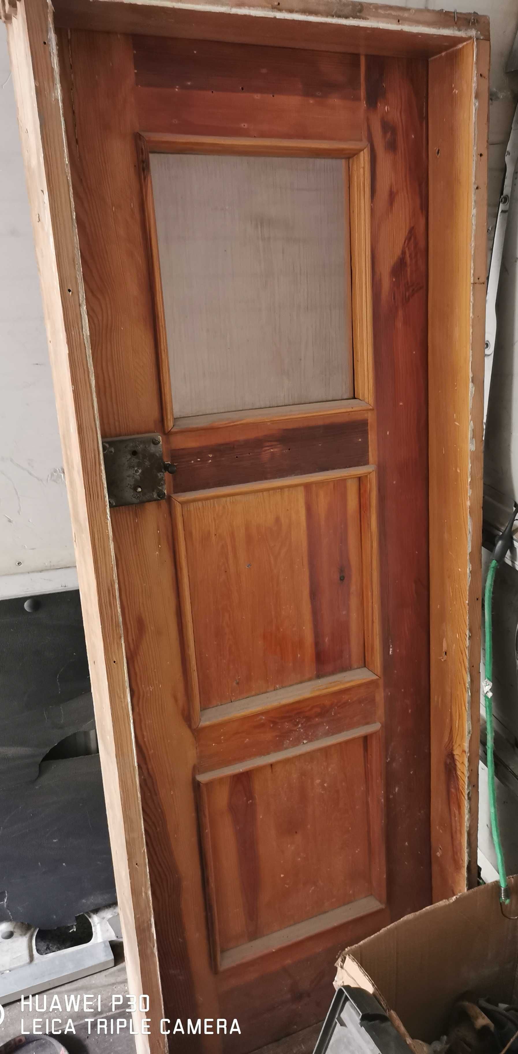 Stare  drzwi do spiżarni 57x157cm z ościeżnicą