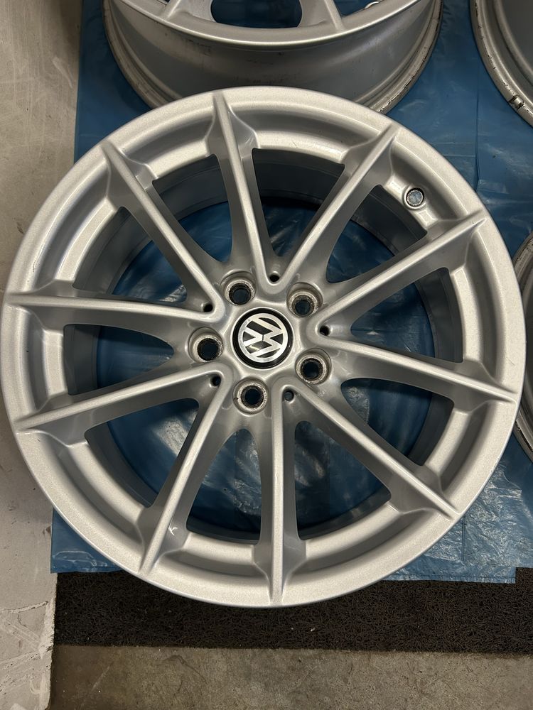 11. Felgi Aluminiowe VW Volkswagen R 17 5x112 Bardzo Ładne