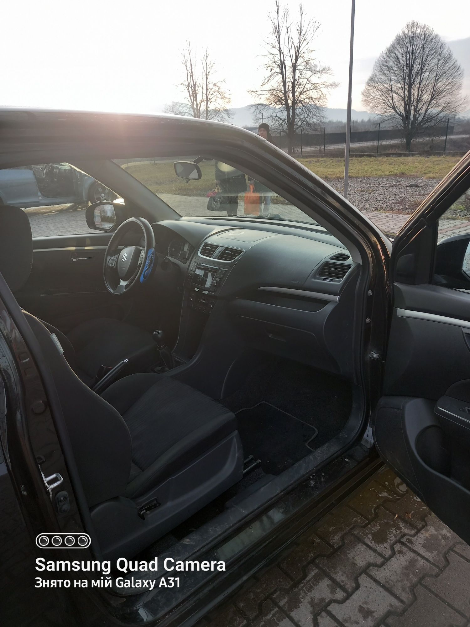 Машина Suzuki Swift 2014p
