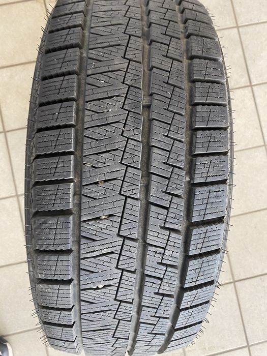 Продам шини KAPSEN AW-33 225/44R17 94H