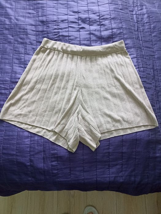 Spodenki XL. Rozciągliwe, luźne.