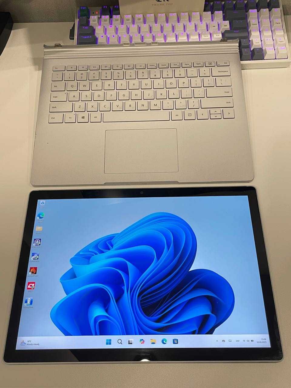 Microsoft Surface Book 2 i7-8650U RAM 8GB SSD 256GB GeForce GTX 1050