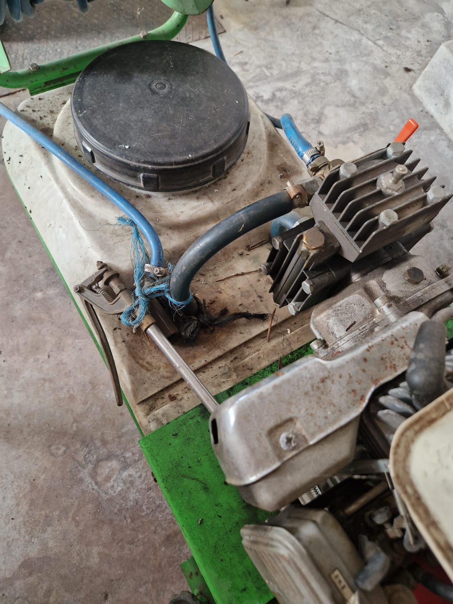 Pulverizador com motor
