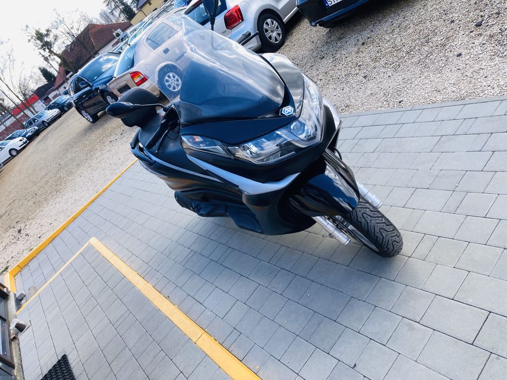 super skuter piaggio x10 rok  abs ASR  podgrzewane manetki