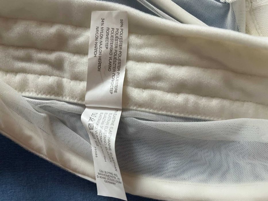 nowy bardzo elegancki gorset w kremowym kolorze