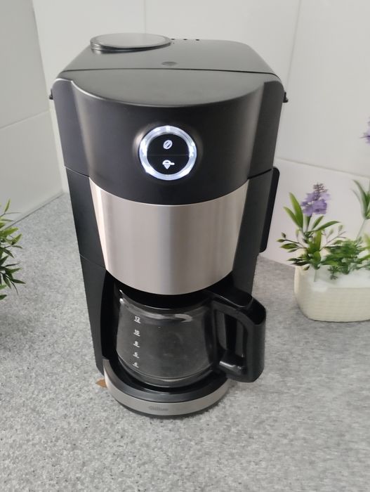 Cafeteira elétrica com muinho