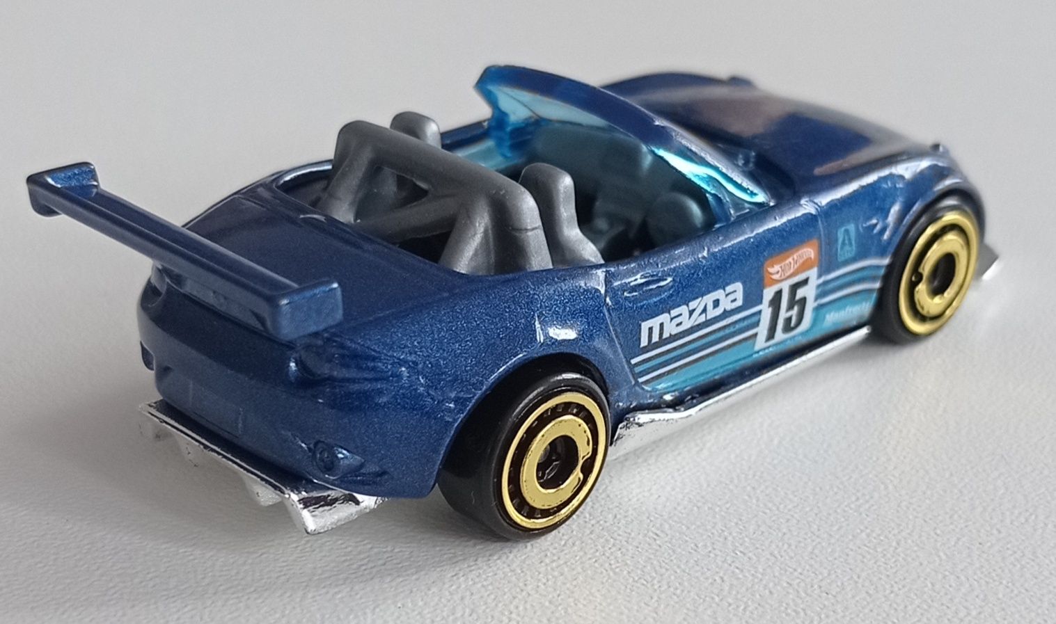 Hot Wheels 2015 Mazda MX-5 Miata