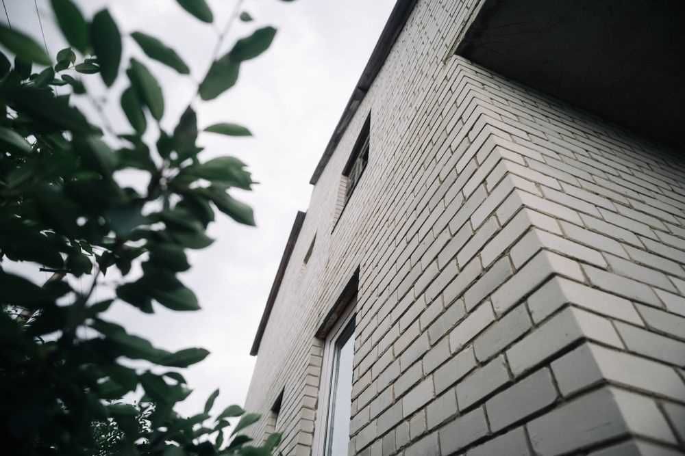 Продається будинок без внутрішніх робіт в районі Дендропарку.