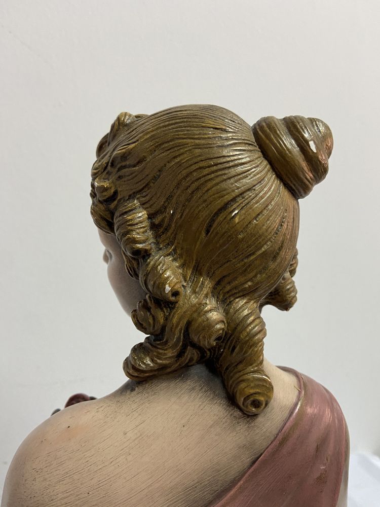 Estatueta Feminina ( 39 cm )