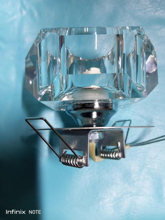 Продам светильники встроенные