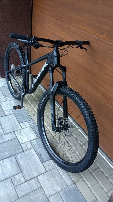Trek Roscoe 7 2024, rozmiar M/L. Hamulce Deore XT