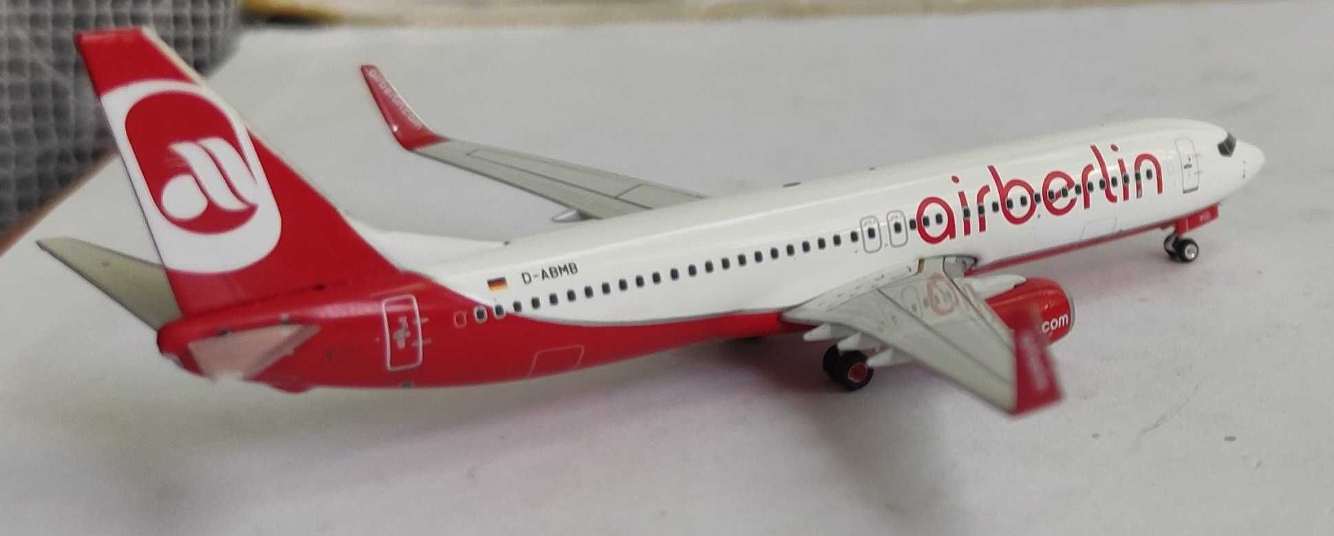Модель самолета Boeing 737 Air Berlin (масштаб 1:400)