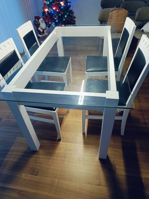 Mesa de jantar vidro temperado e cadeiras