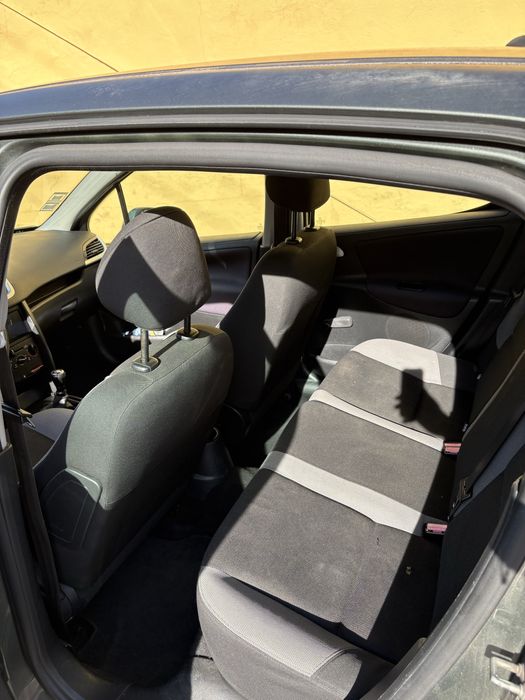Peugeot 207 Sport 1.4 Gasolina 2008 - Fiável, económico e bem estimado