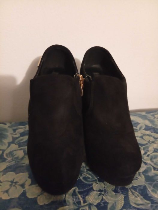 Botins camurça preta