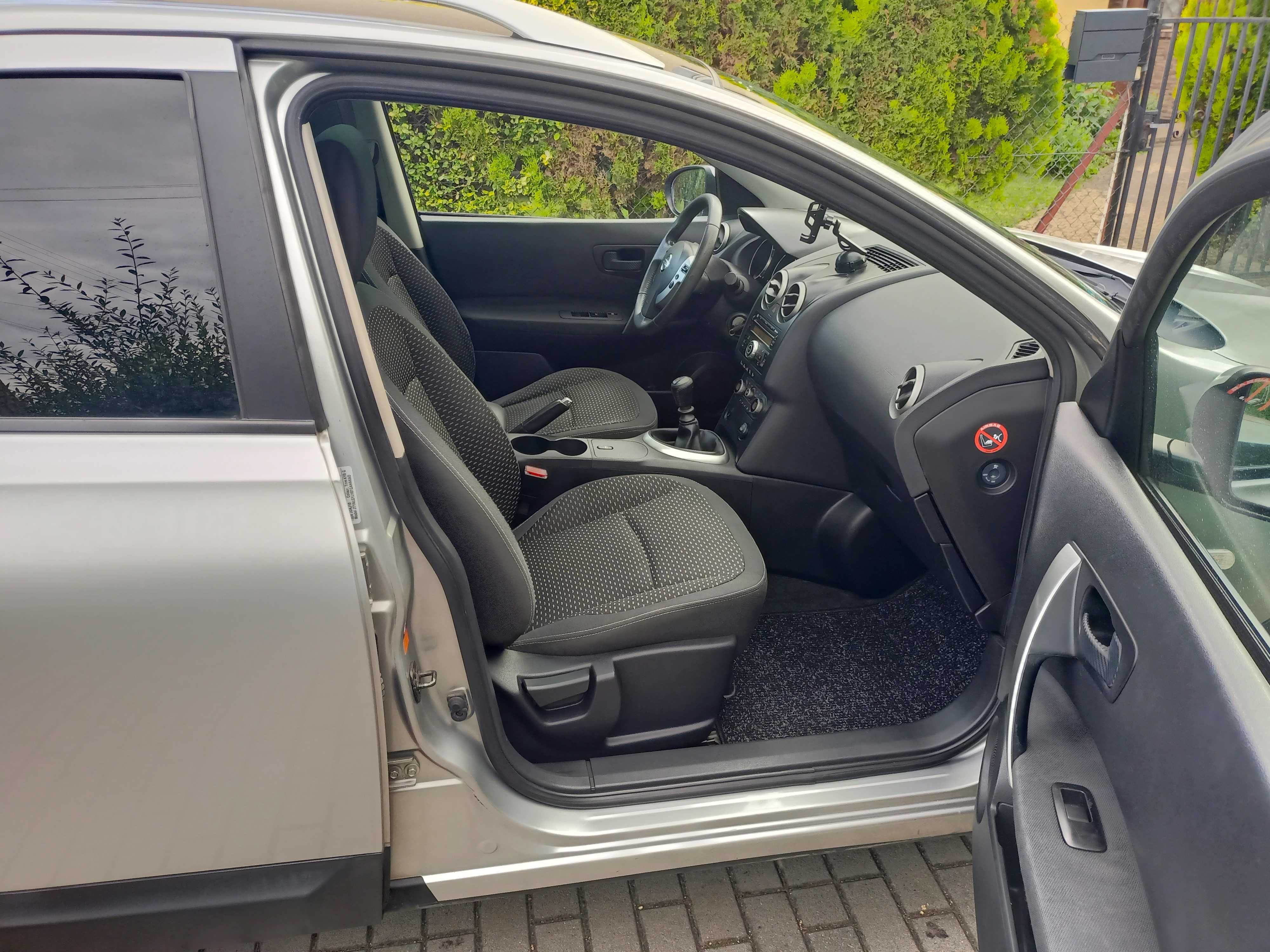 Ładny SUV Nissan Qashqai+2 Panorama 2.0 Dci 150KM 7 Osobowy Alu 17