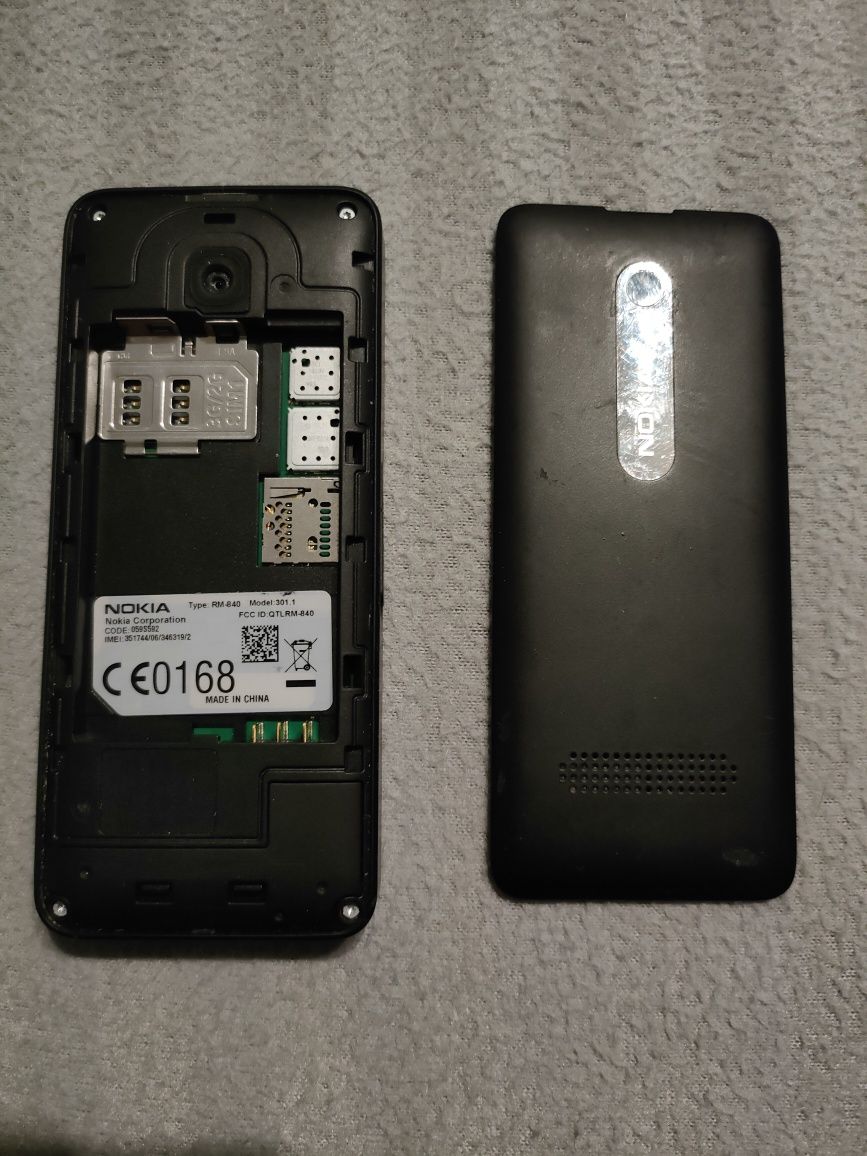 Nokia 301 z pudełkiem i ładowarką (bez baterii)