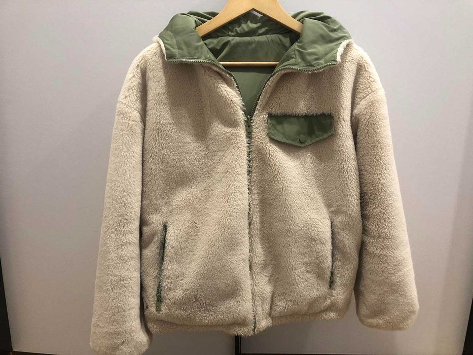 Стильна жіноча двостороння курточка розміру М