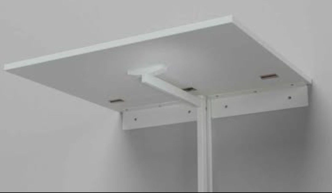 Vendo mesa dobrável branca.