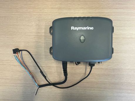 Raymarine Ray240e VHF Radio R49131