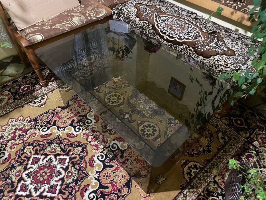 Продається стіл стіклянний тонований за розміром в особисті