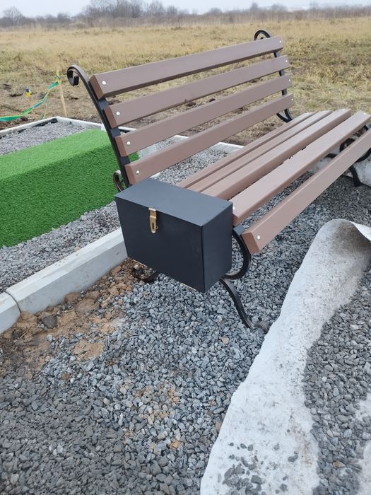 Ящики,скриньки під лавки,хрести,надгробки.