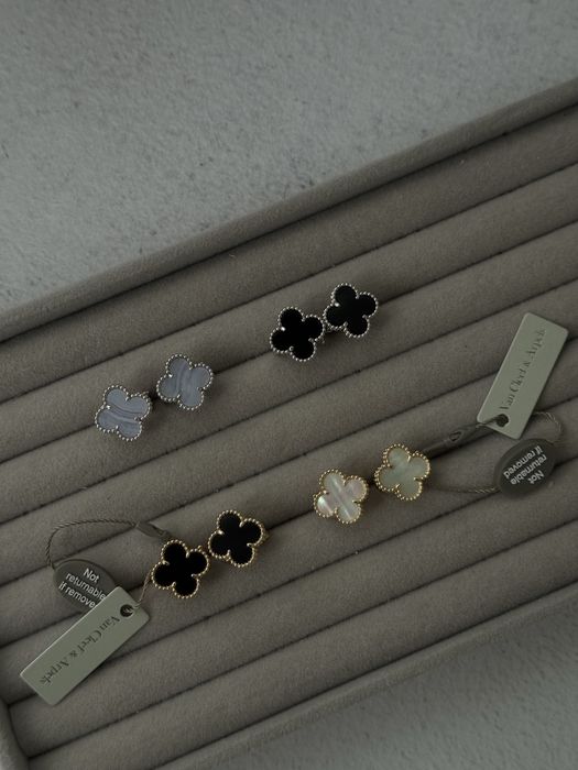 Сережки Van Cleef халцедон, онікс, перламутр, ювелірна біжутерія
