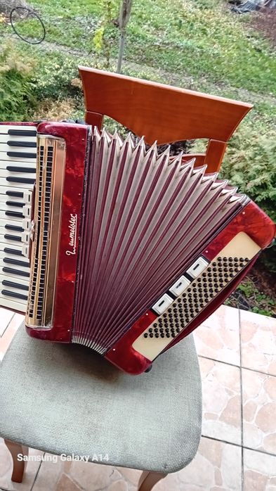 Akordeon weltmeister 80 basów 3 chóry. Zamienię na rower