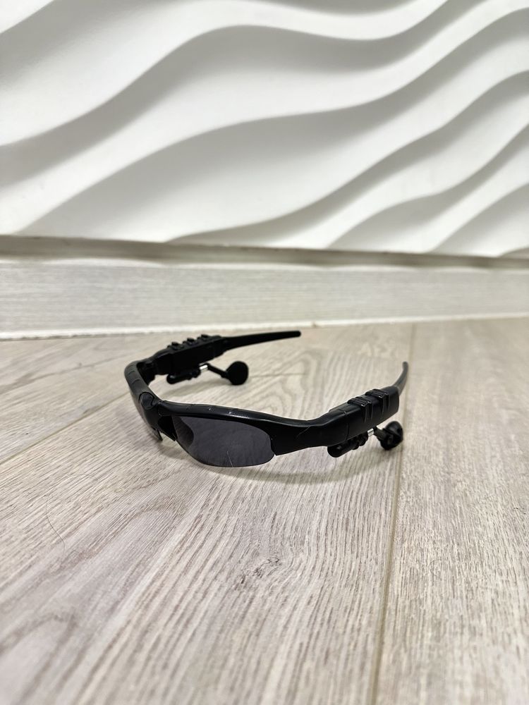 Спортивні окуляри з bluetooth та навушниками (не Oakley)