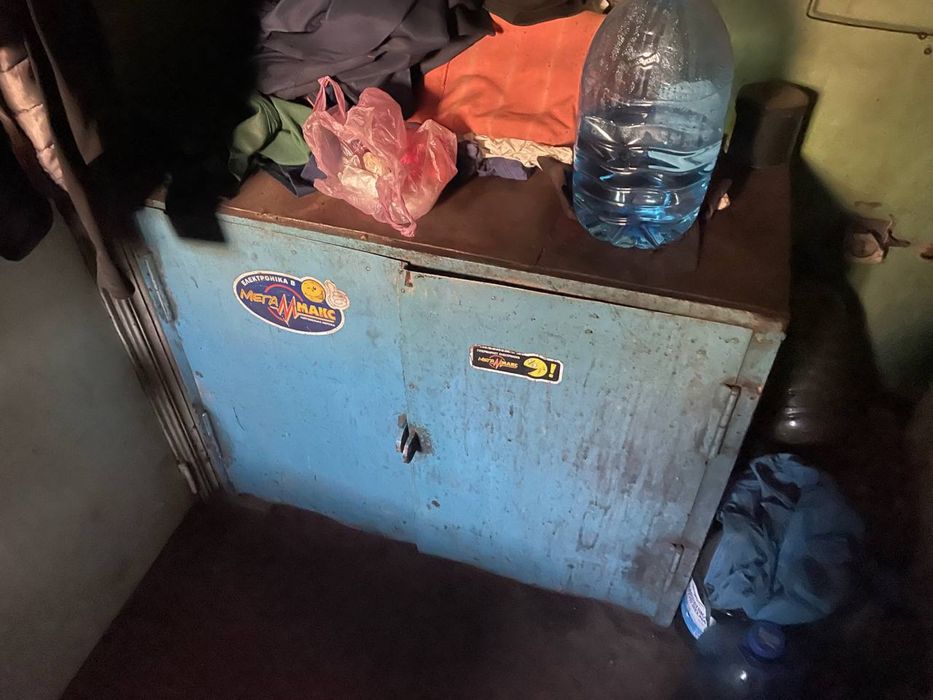 Битовка 7,5*2,5 висота 3,1 метра фасад металевий профнастил