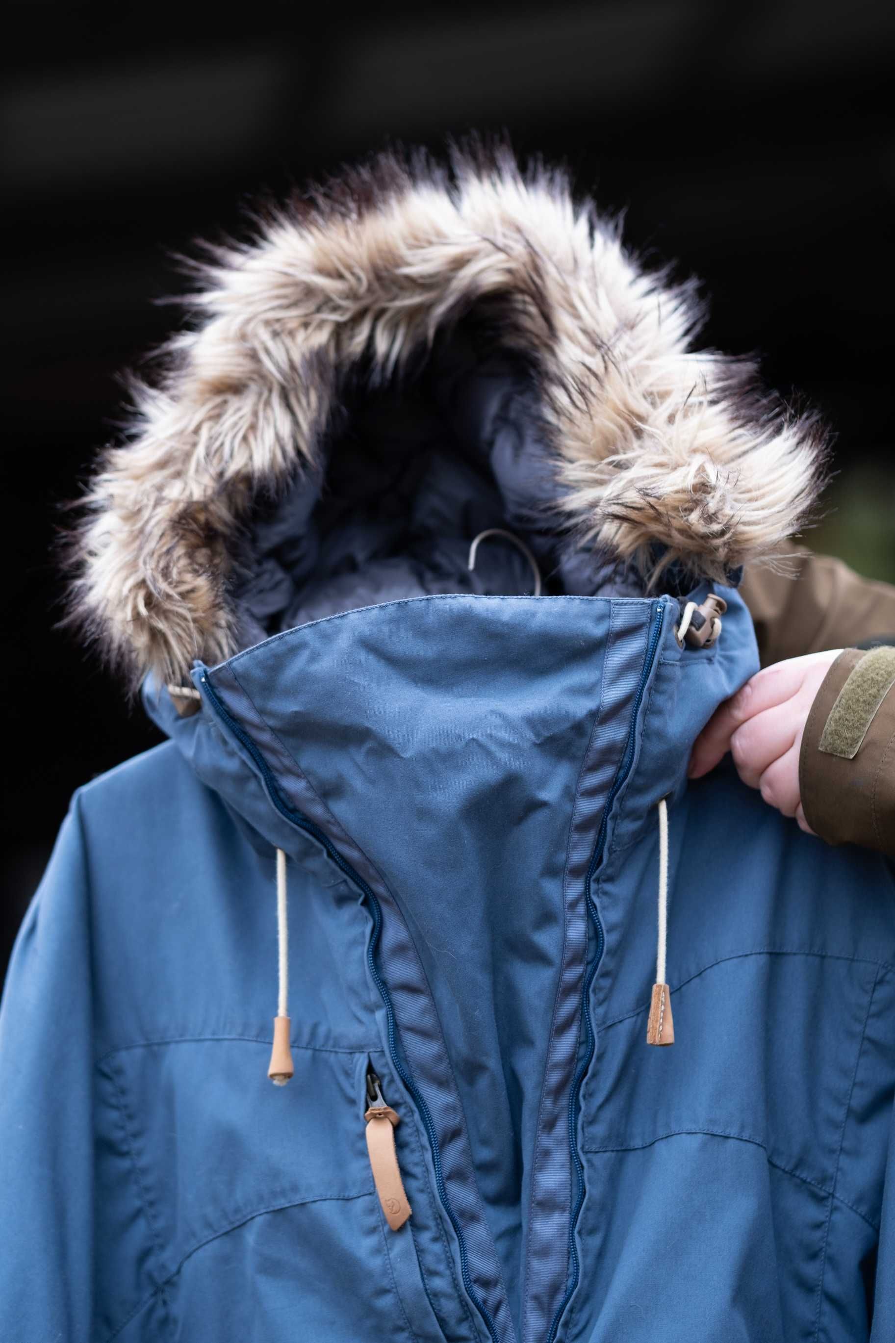 Piękne puchowe poncho skandynawskiej marki Fjallraven - Luhkka Down