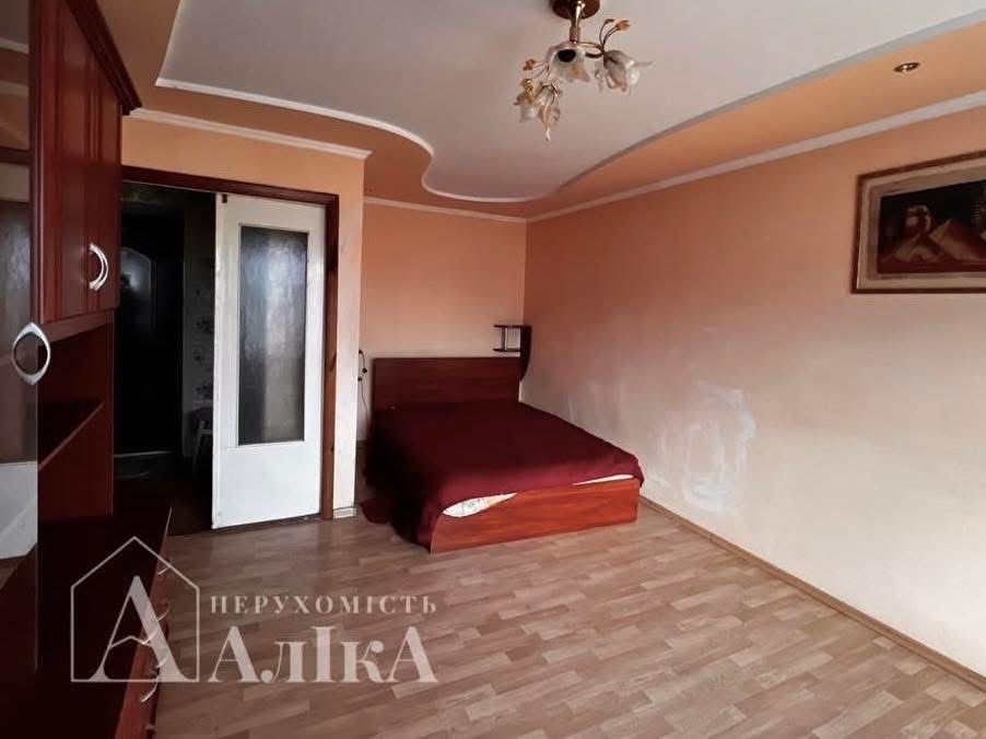 Продам 1-кімнатну квартиру в центрі міста!