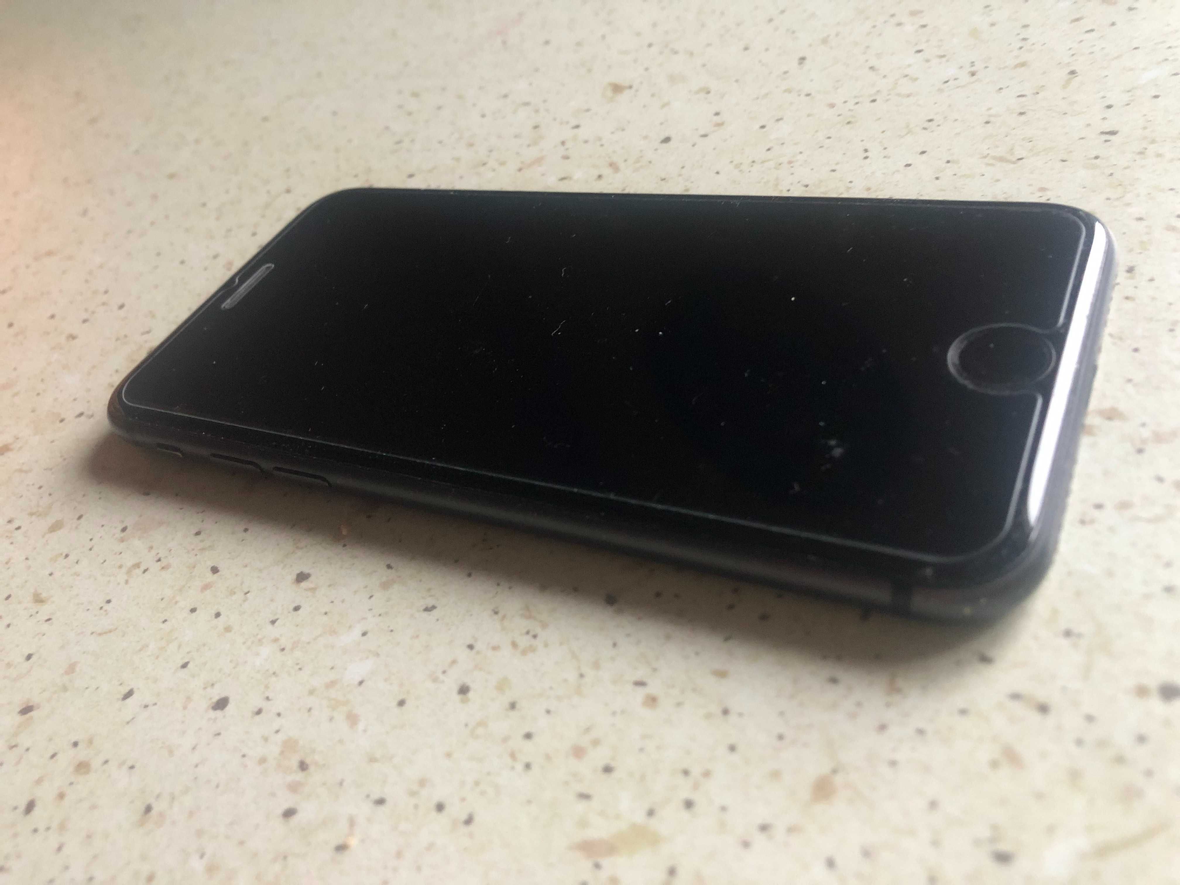 Sprzedam IPhone 8