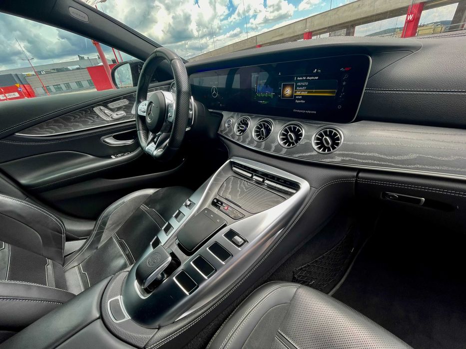 Mercedes- Benz AMG GT 43 Wynajem krótkoterminowy i długoterminowy.