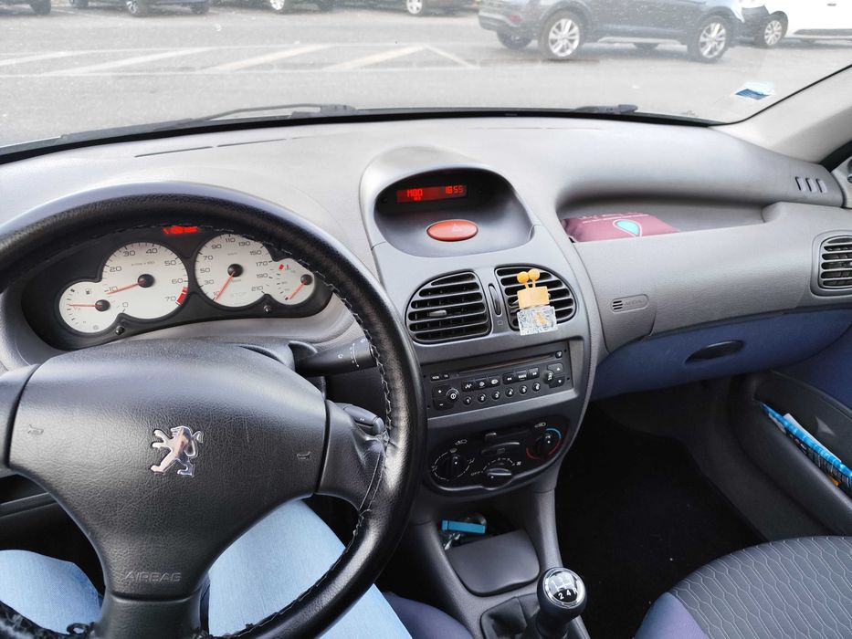 Carro Peugeot 206 1.1 gasolina 2002