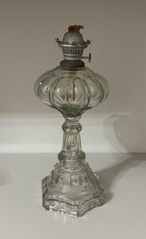 Старинная керасиновая лампа