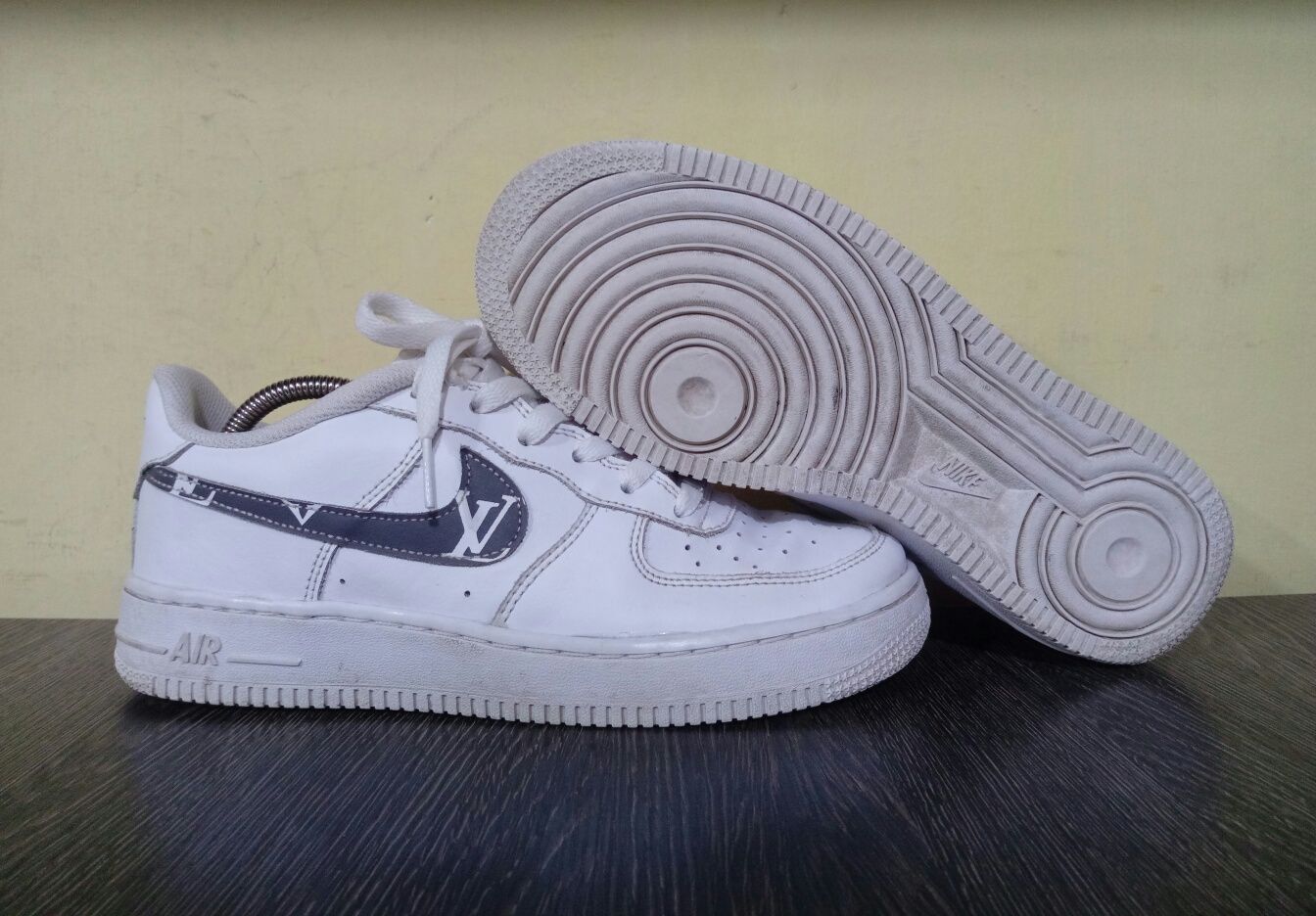 Nike Air Force 1 жіночі шкіряні кросівки оригінал