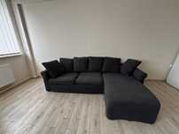 Sofa IKEA GRÖNLID – 3-osobową z szezlongiem i funkcją spania.