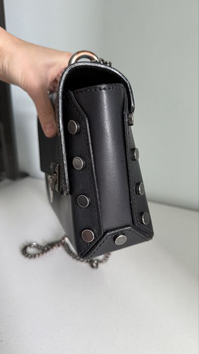 Чорна жіноча сумка з натуральної італійської шкіри